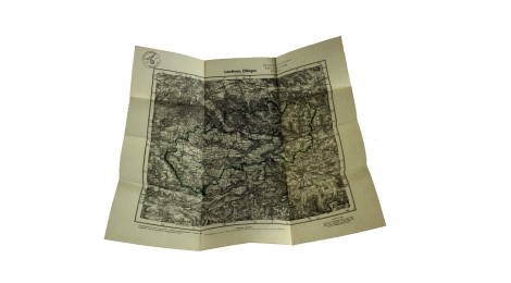 Das Bild zeigt das aufgefaltete Kartenblatt, eingezeichnet der Landkreis Esslingen. Am oberen Rand die beiden im Text erwähnten Stempel.
