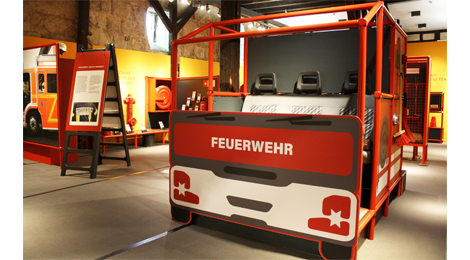 In der Ausstellung: Mitmachstation Feuerwehrauto.