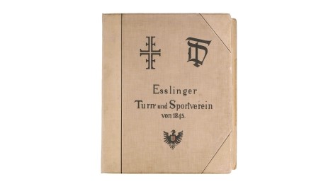 Das Bild zeigt den Einband des Fotoalbums des Esslinger Turn- und Sportvereins von 1935. Aufnahme: Michael Saile